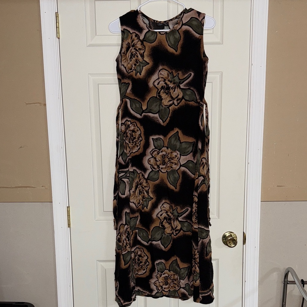 Floral Patterned Sleeveless Maxi Dress